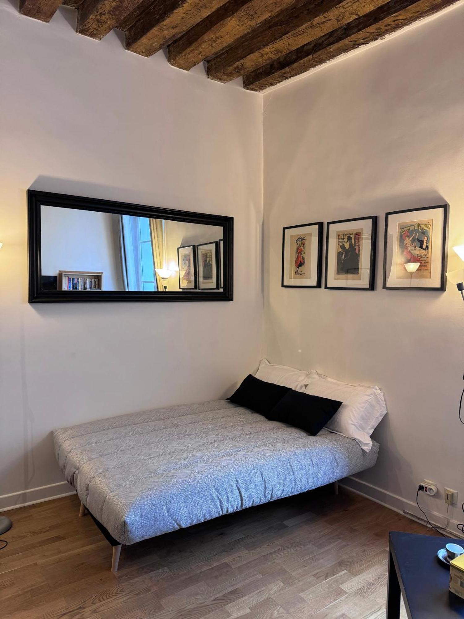 Appartement Typique Parisien Au Coeur Du Marais Buitenkant foto